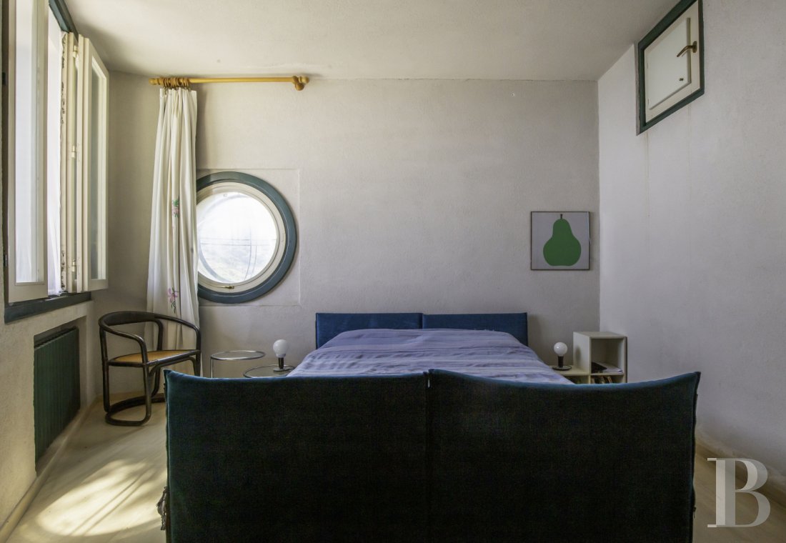 En Sicile, à l’est de Palerme, une maison d’inspiration moderniste en balcon sur la mer - photo  n°26